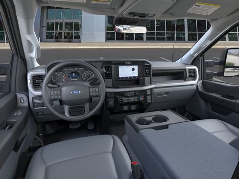 Used 2025 Ford F250 XL RWD image 9