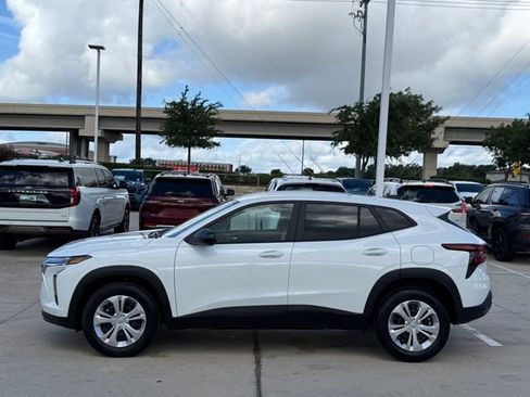 Used 2026 Chevrolet Trax LS FWD image 7