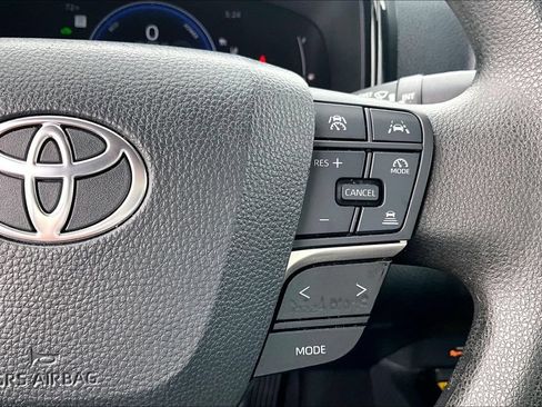 Used 2025 Toyota Camry LE FWD image 24