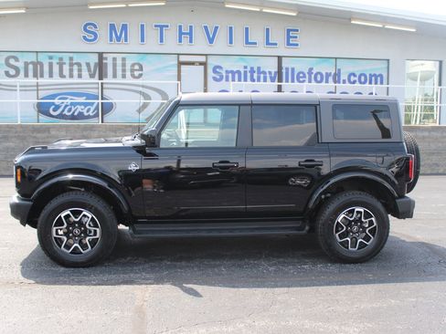 New 2025 Ford Bronco Outer Banks image 2