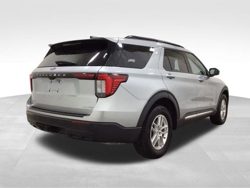Used 2025 Ford Explorer Active AWD/4WD image 4