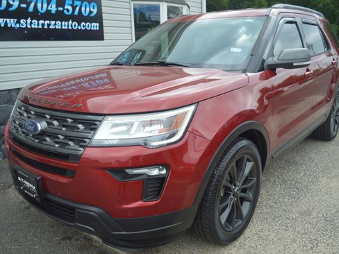 Used 2018 Ford Explorer XLT w/ Equipment Group 202A FWD image 1
