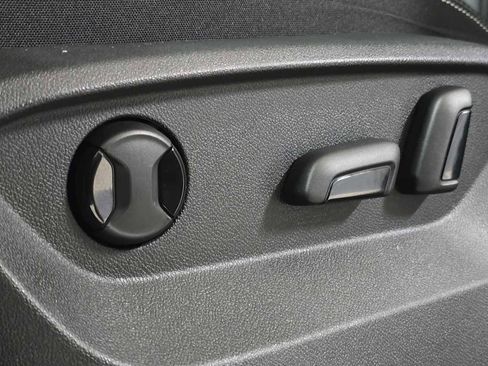 Used 2023 Volkswagen Atlas Cross Sport SE image 27