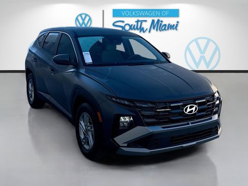 Used 2025 Hyundai Tucson SE image 1