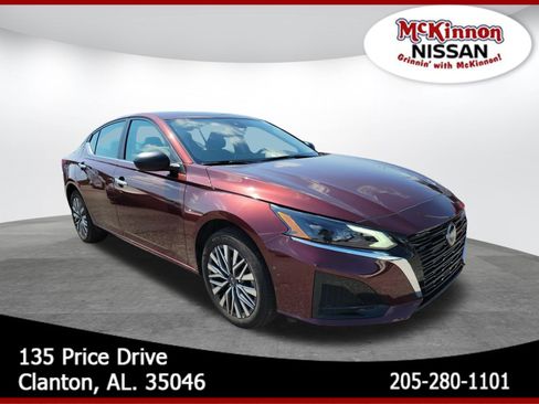 Used 2025 Nissan Altima 2.5 SV AWD/4WD image 1