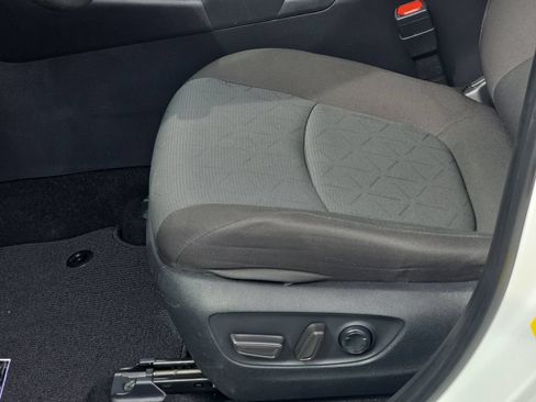 Used 2025 Toyota RAV4 XLE AWD/4WD image 31