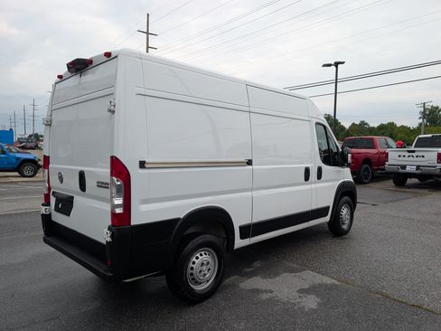 Used 2024 RAM ProMaster 2500 w/ Convenience Group FWD image 5