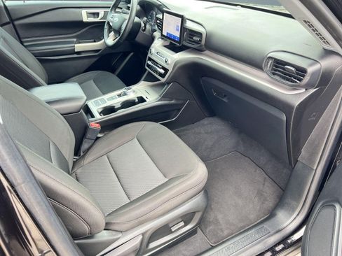 Used 2022 Ford Explorer XLT image 30
