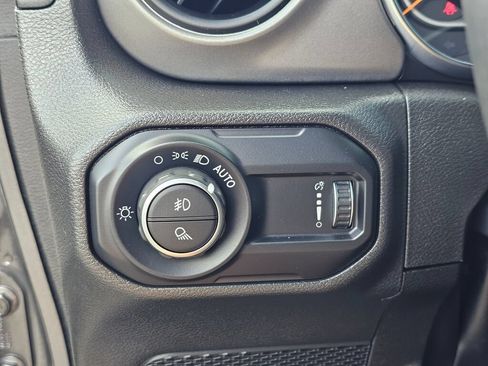 Used 2023 Jeep Gladiator Sport AWD/4WD image 32