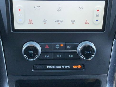 Used 2024 Ford Edge Titanium image 24