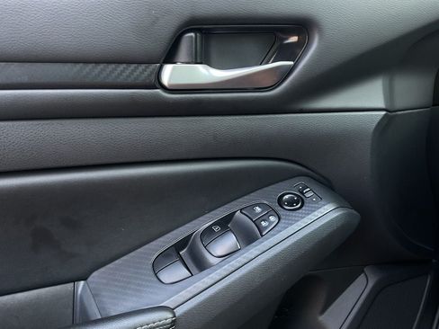 Used 2025 Nissan Altima 2.5 SV FWD image 18