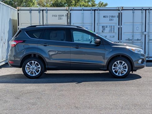 Used 2018 Ford Escape SE image 3