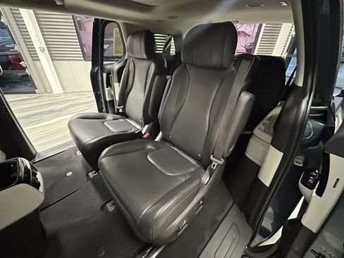 Used 2022 Kia Carnival SX Prestige image 9