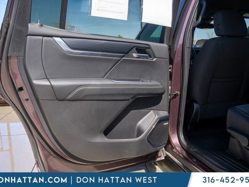 Used 2025 GMC Acadia Elevation image 19