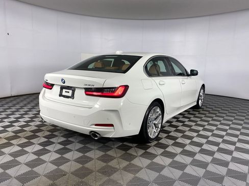 New 2025 BMW 330i xDrive Sedan w/ Convenience Package image 24