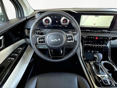 Used 2024 Kia Carnival SX FWD image 8