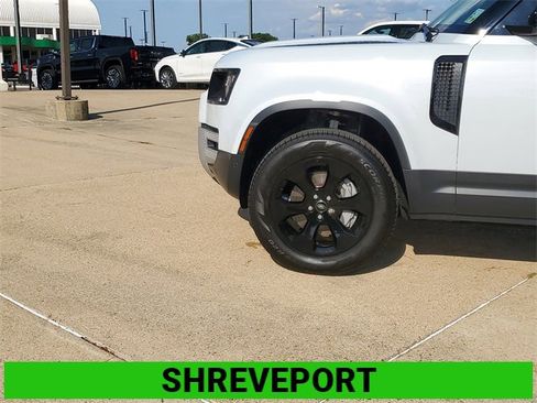 Used 2023 Land Rover Defender 110 SE image 4