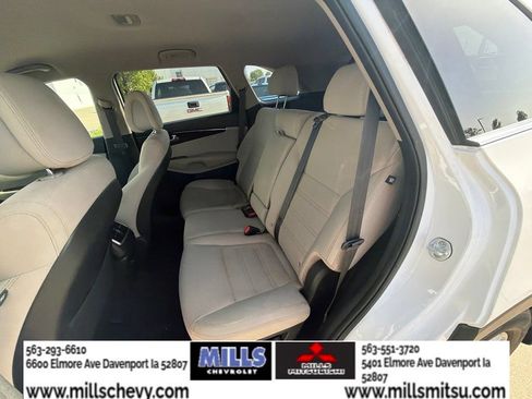 Used 2016 Kia Sorento AWD image 21
