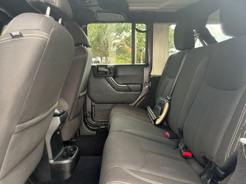 Used 2016 Jeep Wrangler Unlimited Sahara AWD/4WD image 16