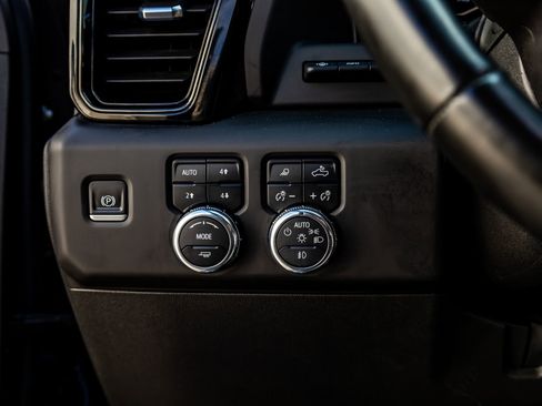 Used 2024 GMC Sierra 3500 AT4 w/ AT4 Premium Plus Package image 21