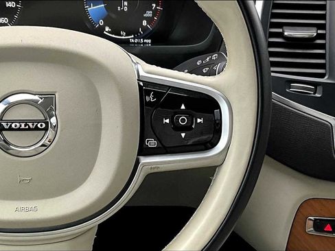 Used 2022 Volvo XC90 T6 Momentum w/ Climate Package image 26