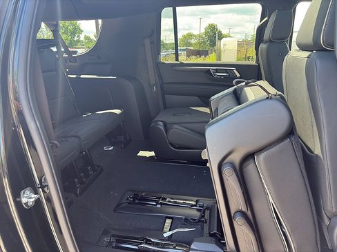 New 2026 Chevrolet Suburban Premier AWD/4WD image 15