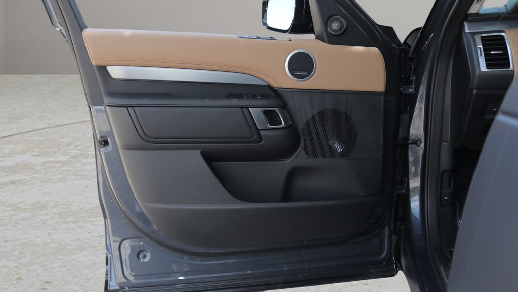 New 2026 Land Rover Discovery Limited Edition AWD/4WD image 9