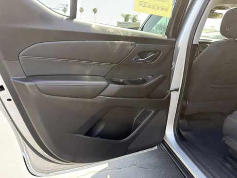 Used 2021 Chevrolet Traverse LS FWD image 19