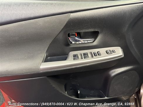 Used 2016 Toyota Prius V Three image 22