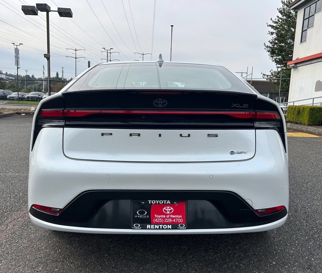 Certified 2023 Toyota Prius XLE FWD image 6