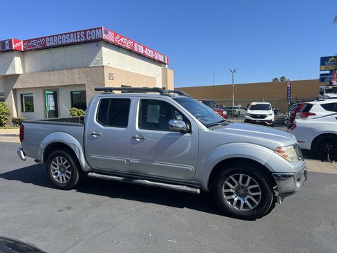 Used 2011 Nissan Frontier SL RWD image 9