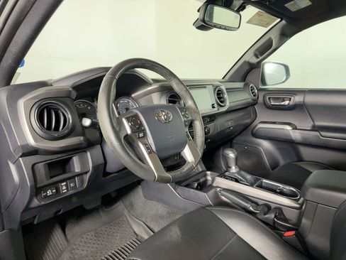Used 2018 Toyota Tacoma Limited image 4