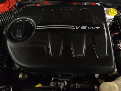 Used 2019 Jeep Cherokee Trailhawk image 30