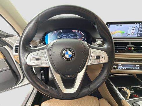 Used 2022 BMW 740i image 12