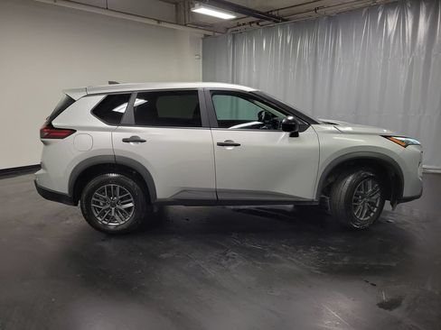 Used 2024 Nissan Rogue S FWD image 9