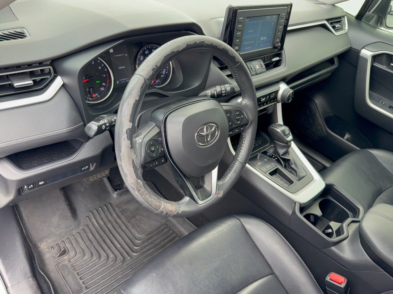 Used 2019 Toyota RAV4 XLE Premium FWD image 4