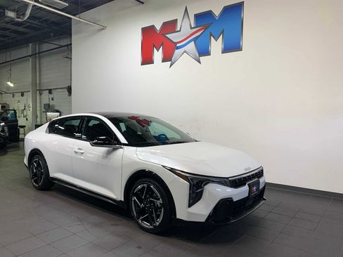 New 2025 Kia K4 GT-Line image 2