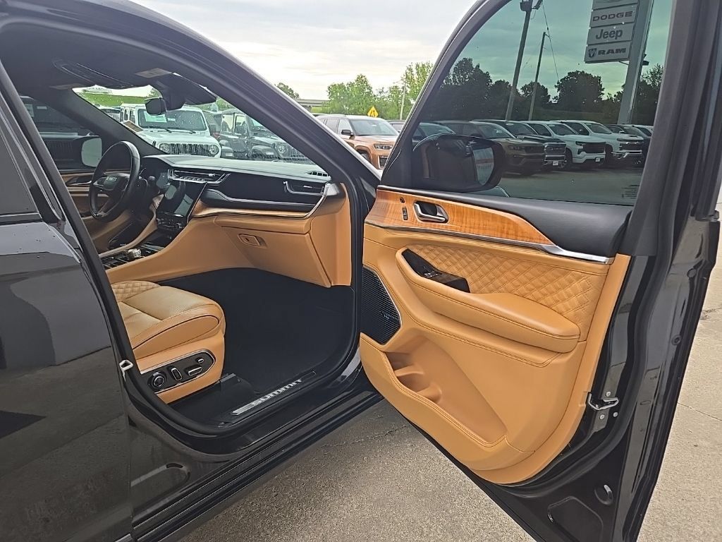Used 2024 Jeep Grand Cherokee L Summit AWD/4WD image 83