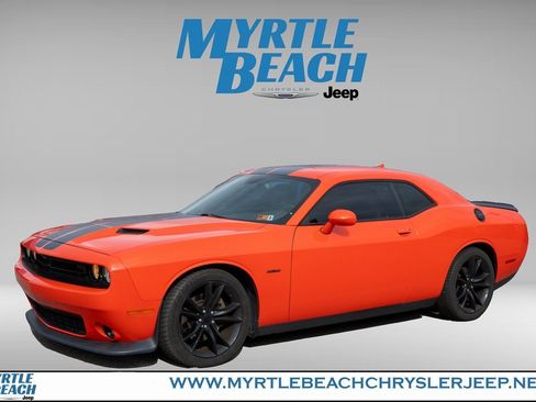 Used 2016 Dodge Challenger R/T w/ Driver Convenience Group image 2