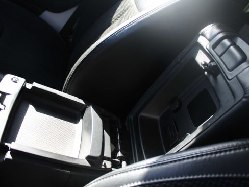 Used 2017 Jeep Wrangler Unlimited Sahara image 16