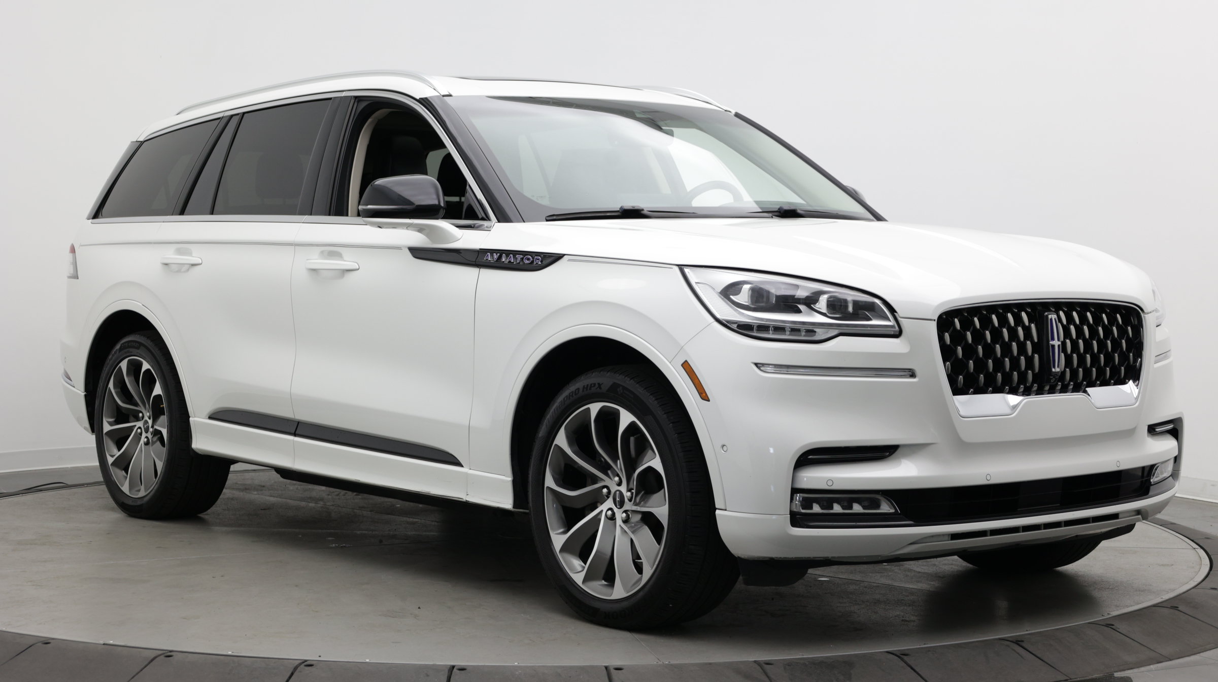 Used 2022 Lincoln Aviator Grand Touring w/ Equipment Group 301A AWD/4WD image 3