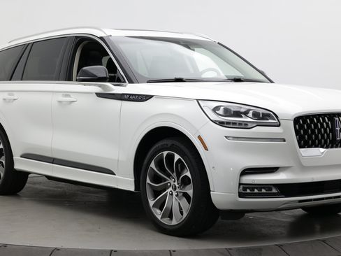Used 2022 Lincoln Aviator Grand Touring w/ Equipment Group 301A AWD/4WD image 3