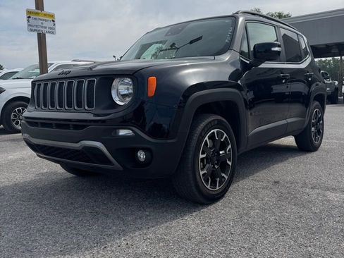 Used 2023 Jeep Renegade Latitude AWD/4WD image 3