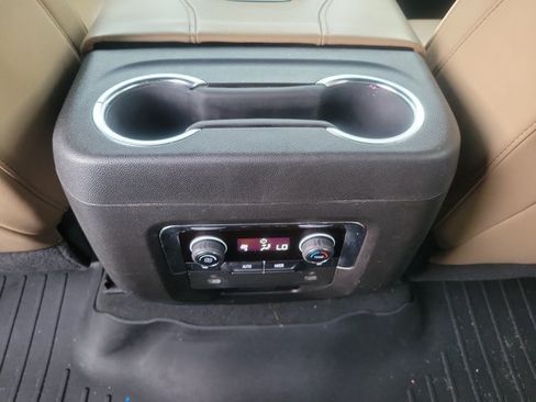 Used 2021 Chevrolet Tahoe Premier RWD image 13