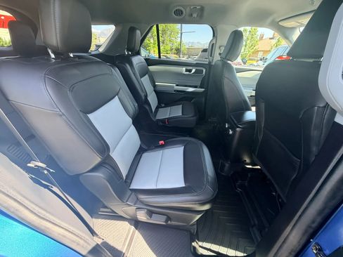 Used 2022 Ford Explorer XLT w/ Equipment Group 202A AWD/4WD image 24
