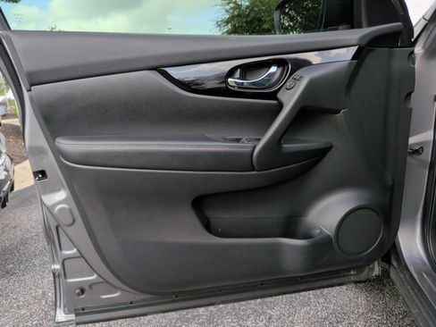 Used 2020 Nissan Rogue Sport SV FWD image 28