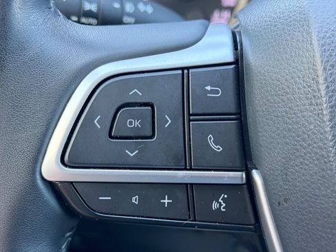 Used 2023 Toyota Highlander XLE FWD image 26