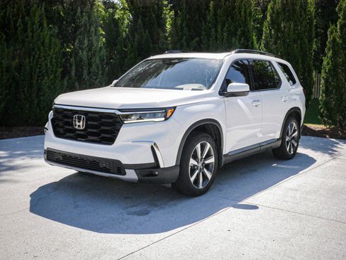 Used 2023 Honda Pilot Touring image 5