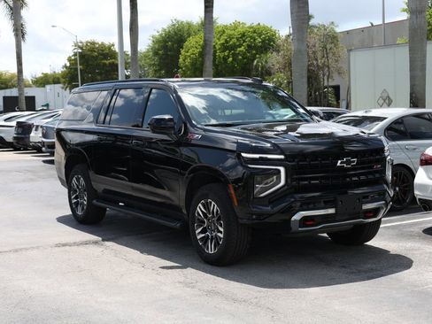 Used 2025 Chevrolet Suburban Z71 AWD/4WD image 2