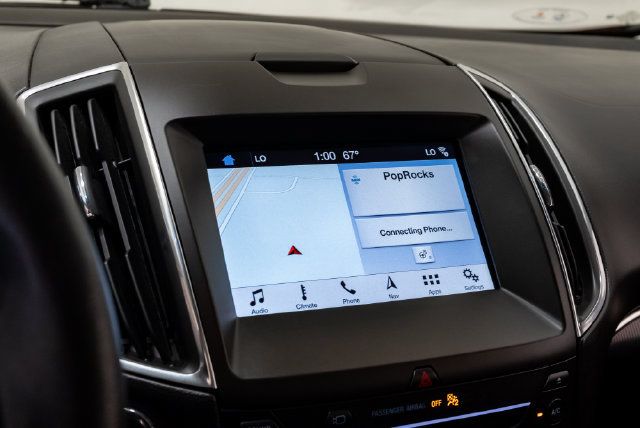 Used 2019 Ford Edge Titanium w/ Equipment Group 301A AWD/4WD image 19